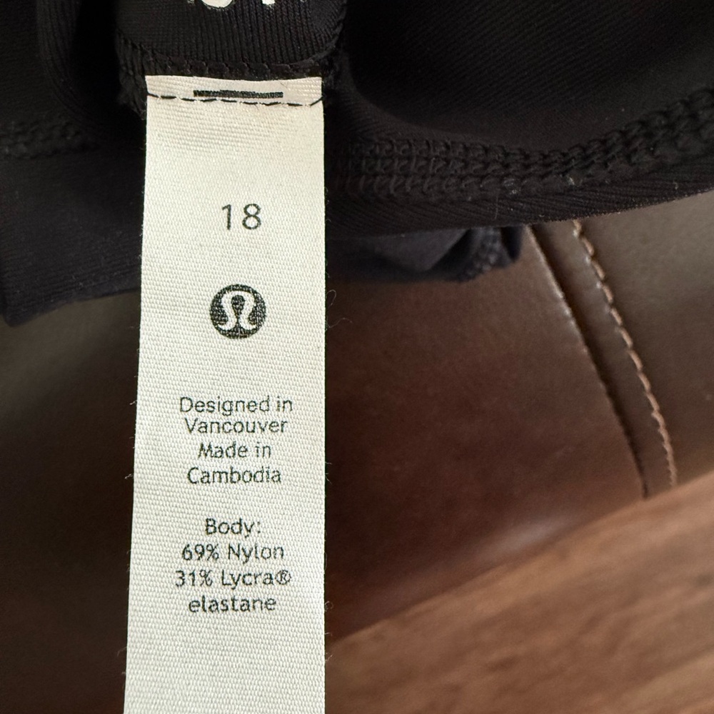 Lululemon black leggings size 18 - Picture 6 of 9